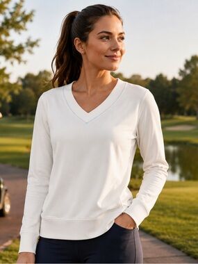 Vintage Eddie Bauer women's V-neck pullover sweatshirt Ivory Med